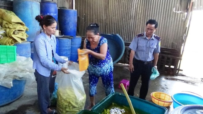 Cơ quan chức năng tịch thu số măng bị tẩy rửa bằng hóa chất.