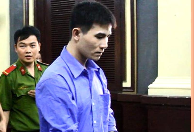 Nhat dao duoi dat dam vao nguc doi thu tu vong hinh anh