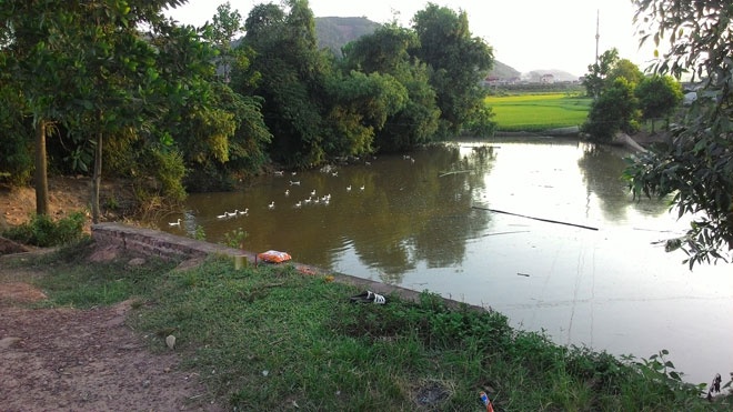 Nu sinh chet duoi duoi ao khi muc nuoc chua qua dau goi? hinh anh