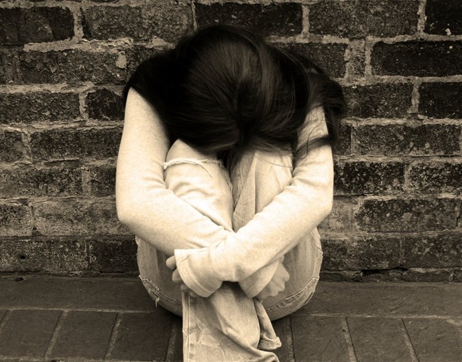 Co be co guong mat buon trong phien toa xu kin hinh anh