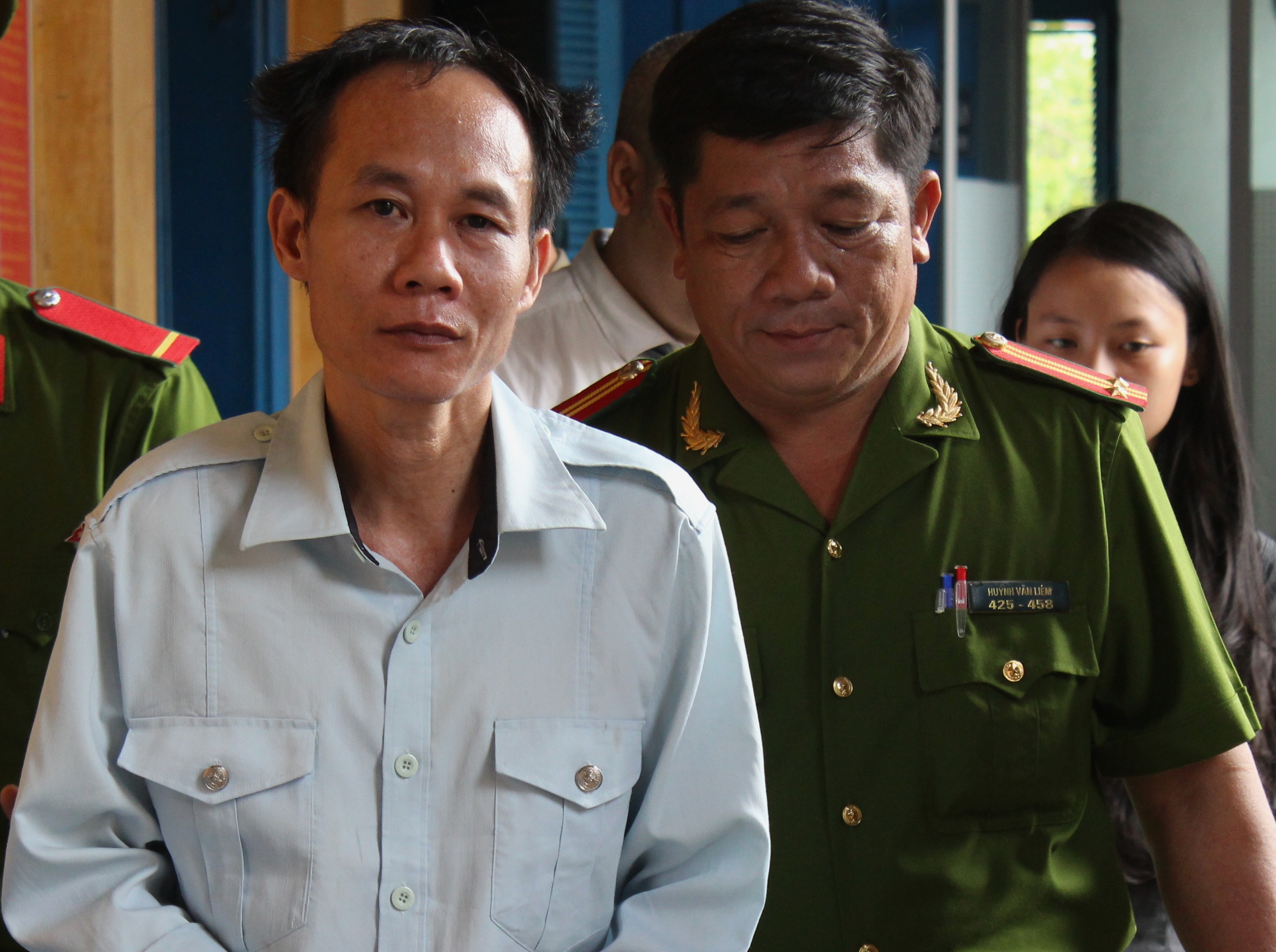 Tu hinh ke tham sat 3 nguoi trong gia dinh vo hinh anh