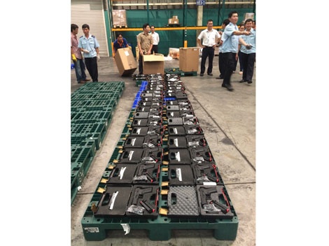 Tang vật vụ vận chuyển vũ khí được đánh giá lớn nhất từ trước đến nay qua đường hàng không ở Việt Nam.