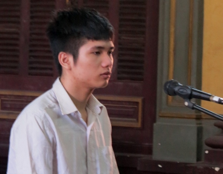 Noi con ghen, ga trai dam chet tinh dich roi tu tu hinh anh