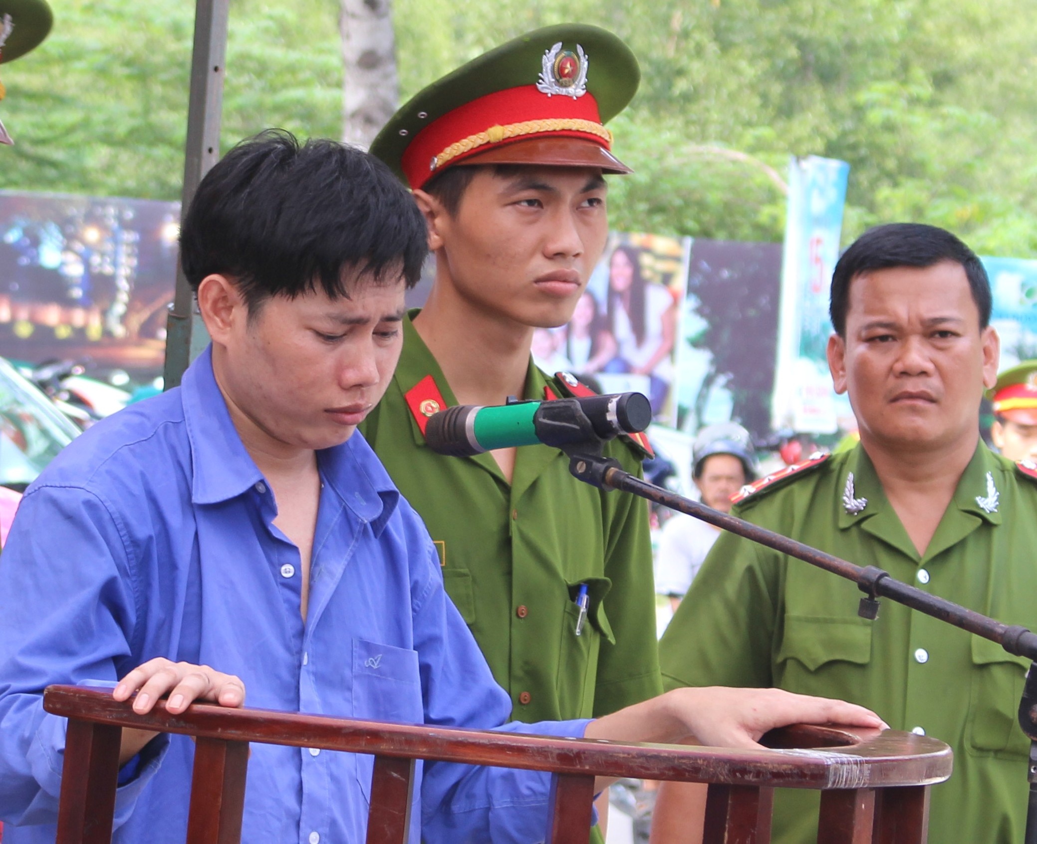 Dam thau bung doi thu, linh 12 nam tu hinh anh