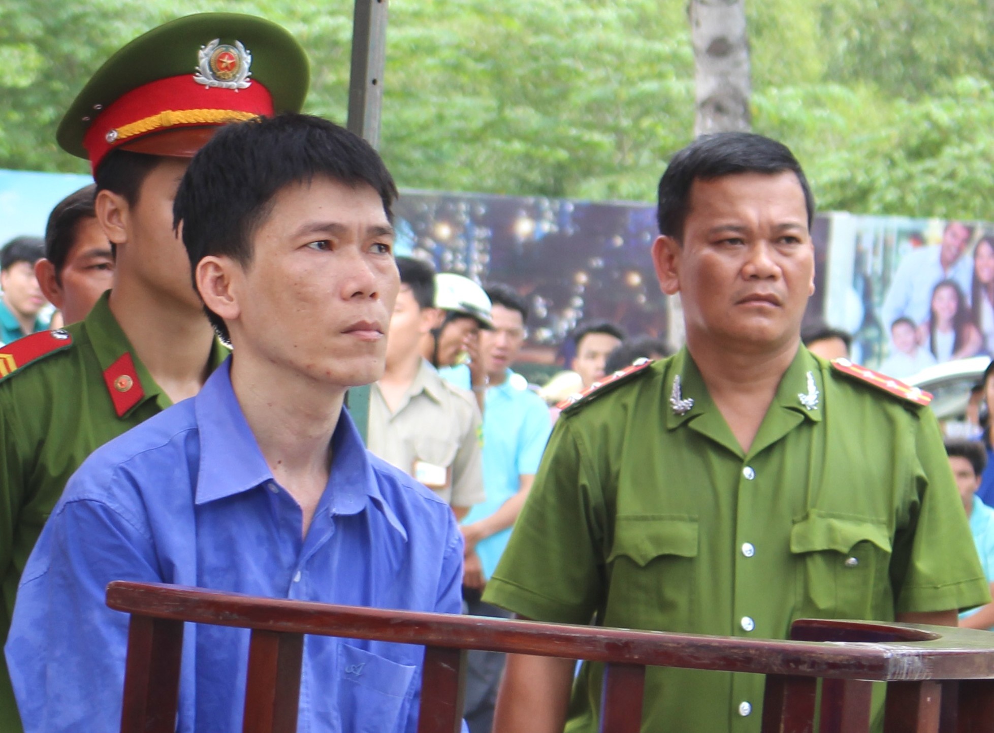 Doi tien luong khong duoc, dam chet giam doc hinh anh