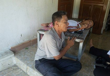 Vay tien ty roi bo tron lam ca xa lao dao hinh anh