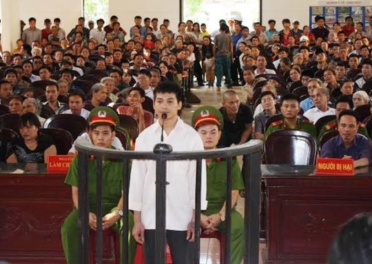 Nghe bo bi chui, cam sung ban bi thuong 5 nguoi hinh anh