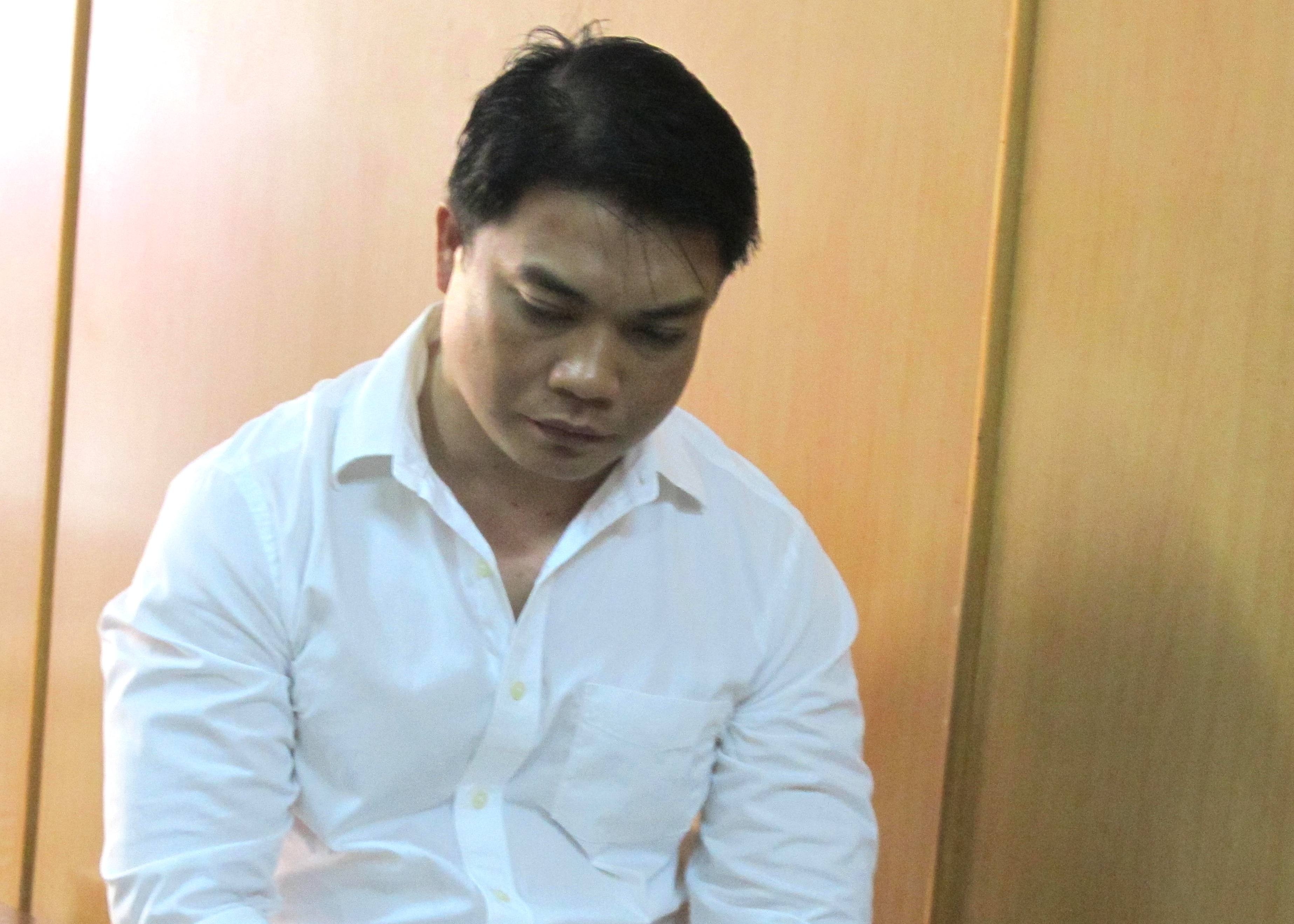 Gia si quan quan doi de mua ban sung quan dung hinh anh