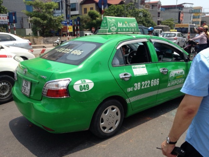 Tai xe taxi Mai Linh tong CSGT tung nhay cau tu van hinh anh