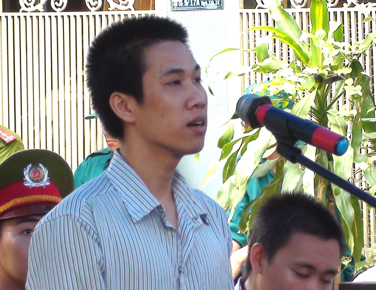 Tu hinh ke cam dau nhom ban keo keo dam chet 'dong nghiep' hinh anh