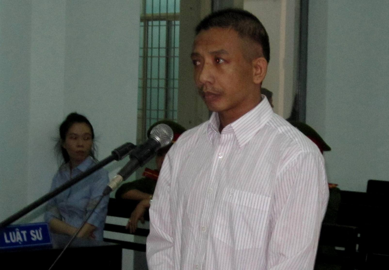 Tu hinh ke hiep dam thieu nu, nhet thi the vao ong cong hinh anh