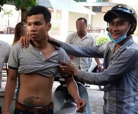 Cuop gia lam 'nguoi tot' du nan nhan vao nha nghi hinh anh