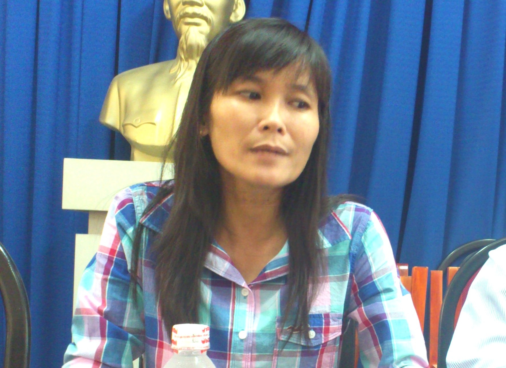 Nữ giáo viên kể lại sự việc. Ảnh: K.T.