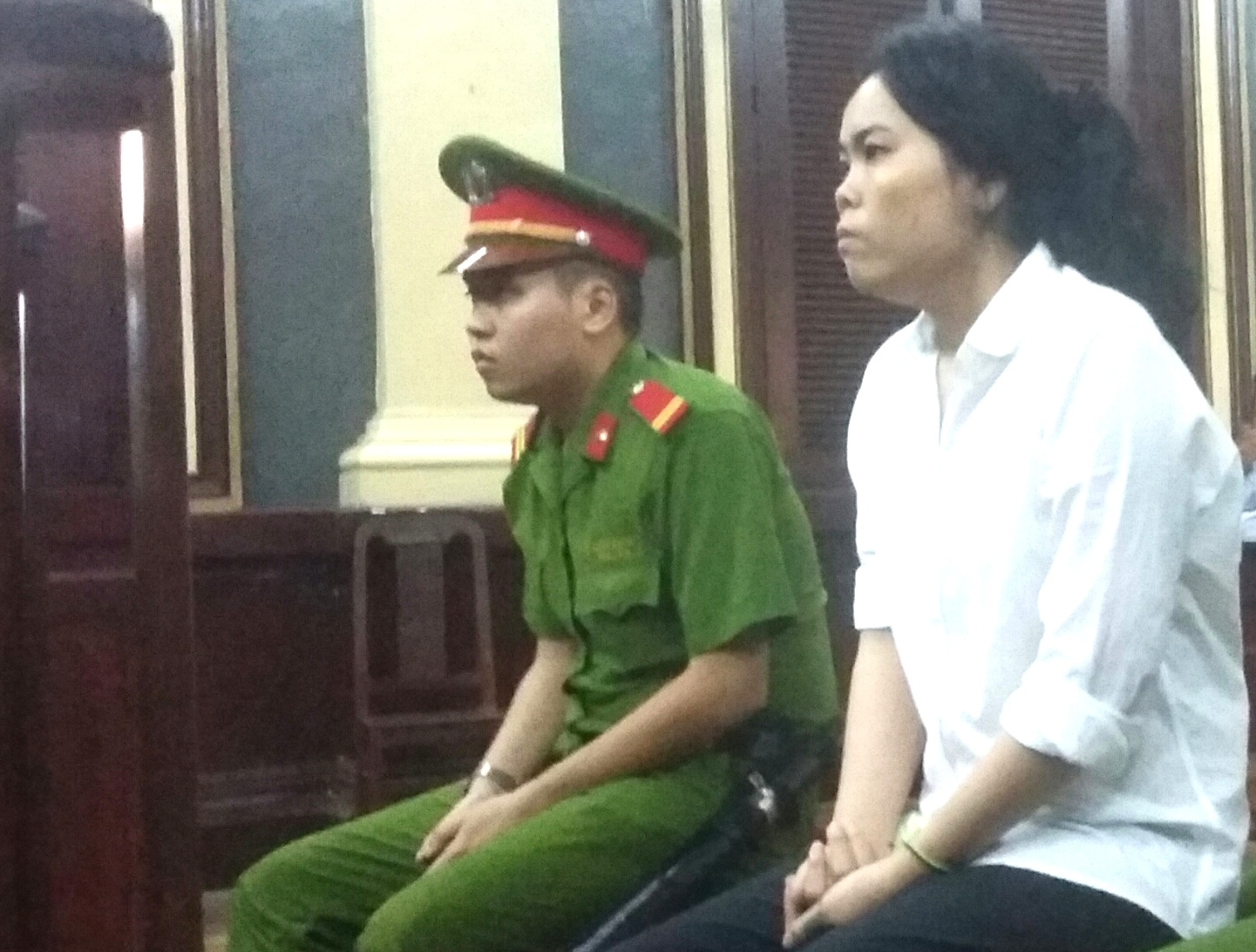 Bi chi ho dam chet vi di ve sinh khong doi nuoc hinh anh