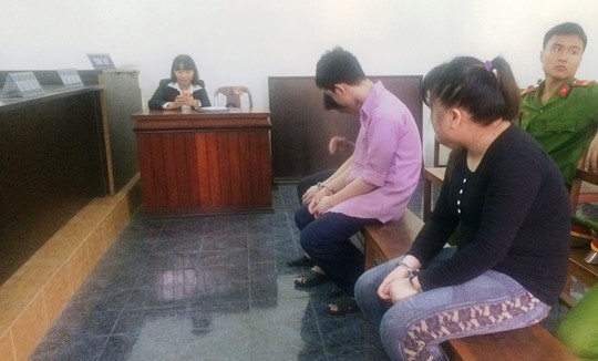 Ep be gai ban dam sau khi 'cuu net' hinh anh