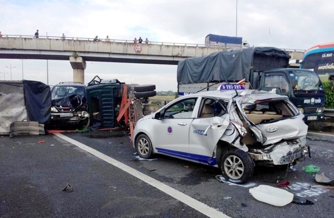 Tai nan lien hoan tren cao toc Trung Luong, vi sao? hinh anh