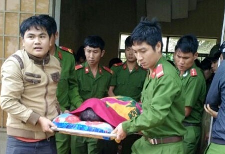 Truy bat toi pham ma tuy, thieu uy cong an duoi nuoc hinh anh