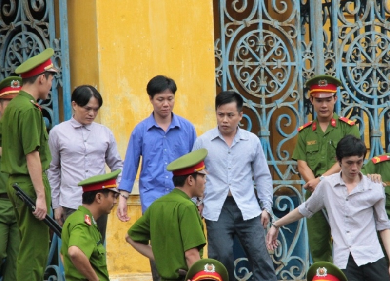 Dai bang trai giam va quai chieu hanh ha ban tu hinh anh