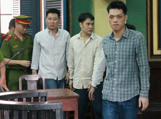 Dem chem nhau nhu phim cua 2 trum giang ho quan 4 hinh anh