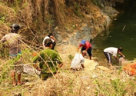 2 nu sinh chet o Suoi Da khong bi xam hai hinh anh