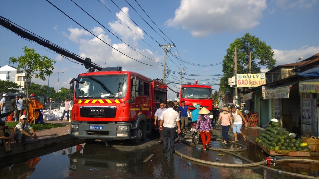 Co gai bi benh tam than tu vong trong dam chay o Sai Gon hinh anh