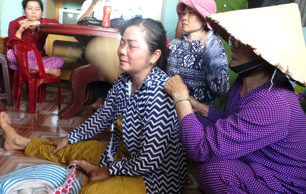 Bà Phướng bật khóc khi nói về con dâu và 2 đứa cháu xấu số.