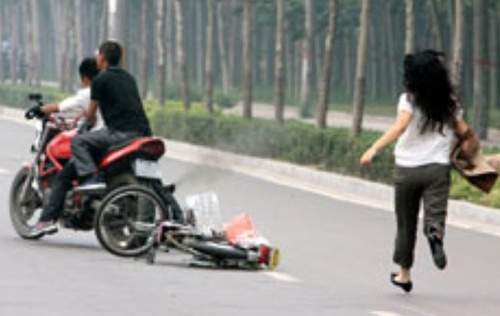 Bi giat tui xach, mat hon 1,2 ty dong hinh anh