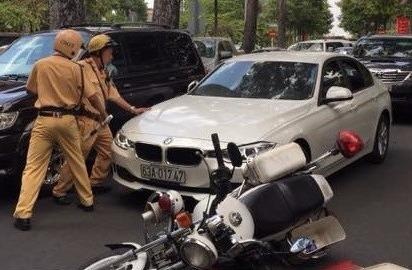 Vu 'xe dien' gay tai nan o Sai Gon: Tai xe bi tam than? hinh anh