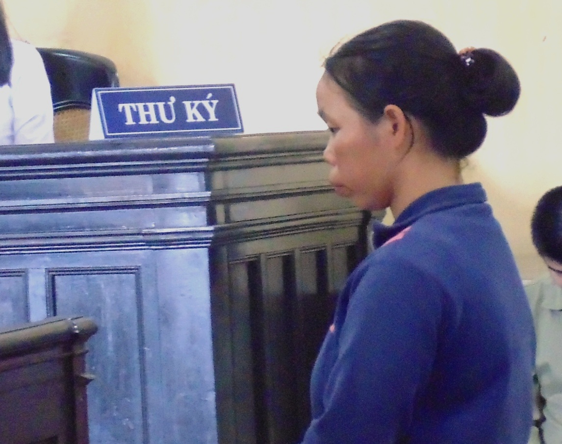 Y an 7 nam tu voi nguoi vo tam xang dot chong hinh anh