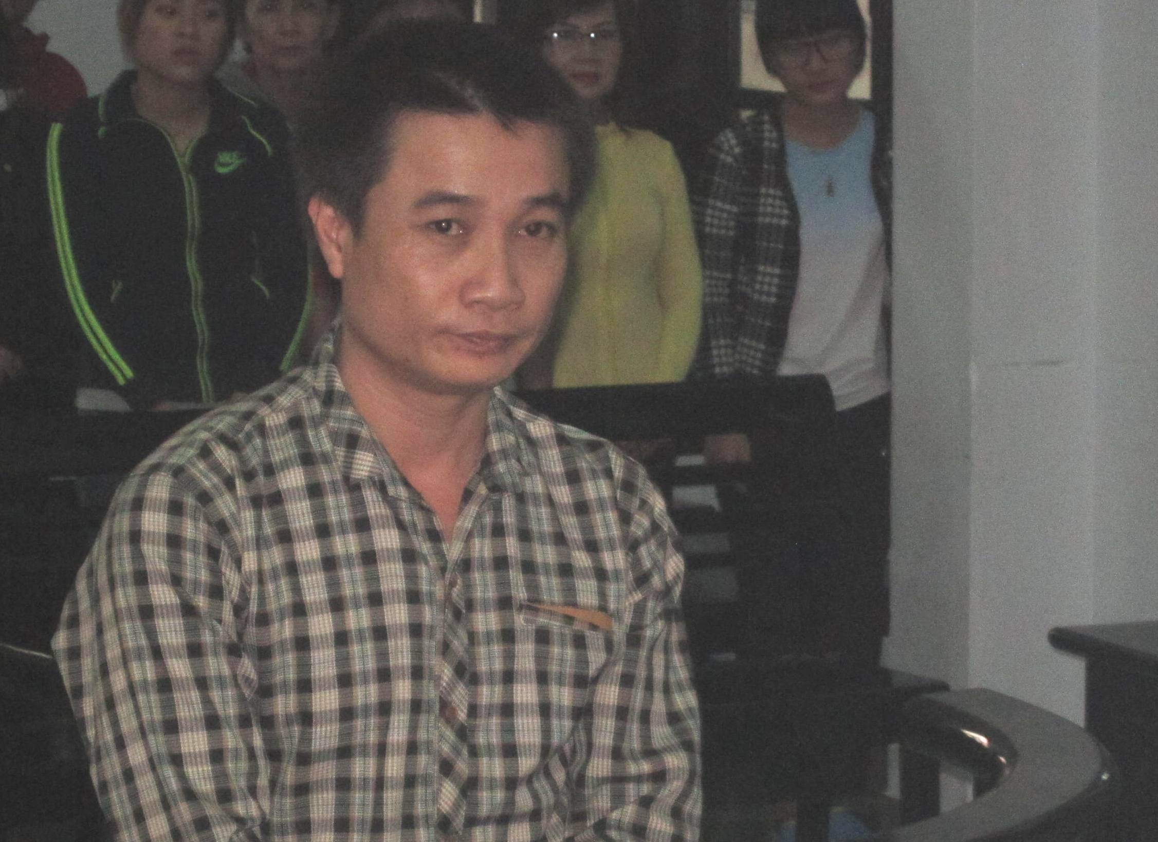 Dap pha tiem hot toc, dung rua chem cong an hinh anh