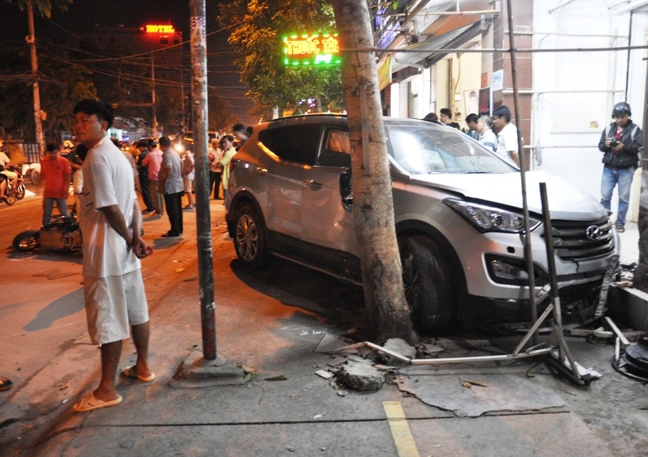 Xe 7 cho gay tai nan lien hoan, mot thieu nu tu vong hinh anh