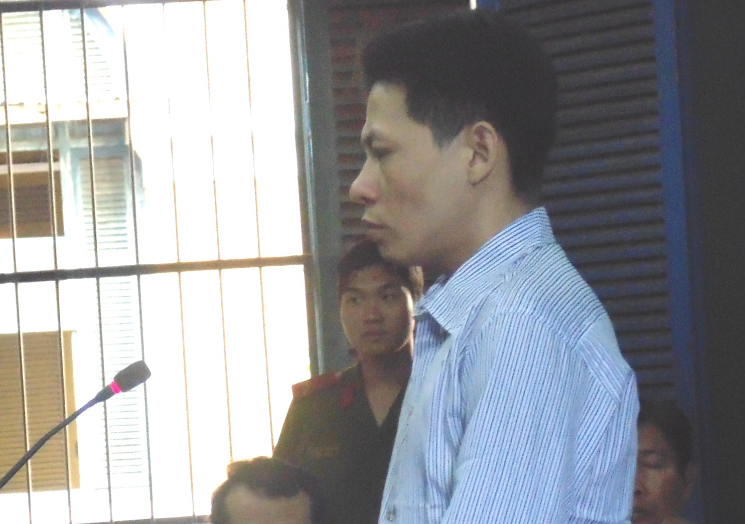 Ke tron truy na den toa xem xet xu dong bon hinh anh