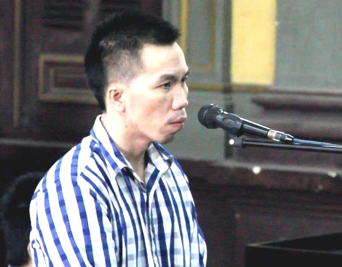 Tu hinh ke giet nguoi, nhay khoi xe canh sat bo tron hinh anh