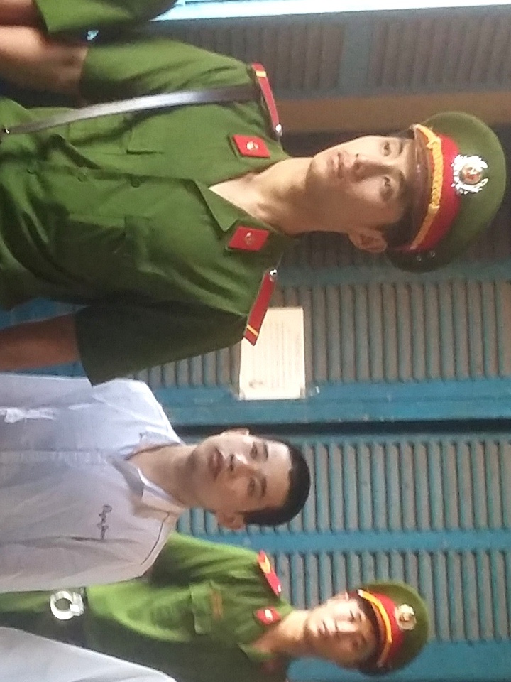 Quan he voi ban gai 13 tuoi, thanh nien vao tu hinh anh