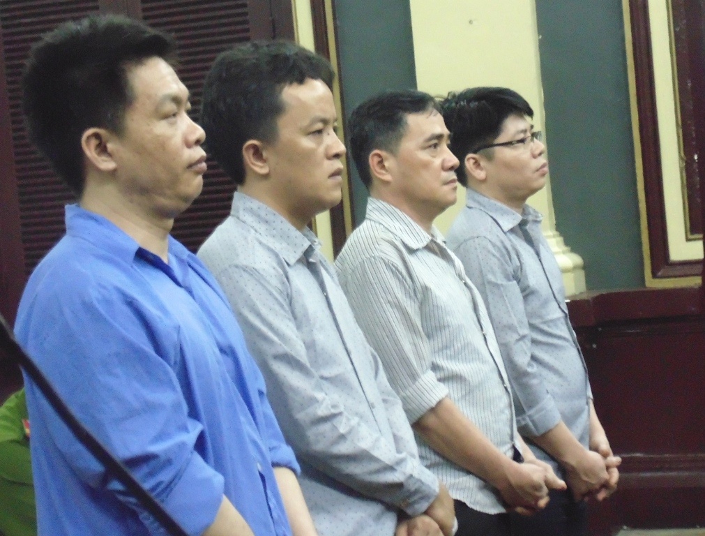 Cuu cong an moc noi buon lau oto, thu loi 360.000 USD hinh anh