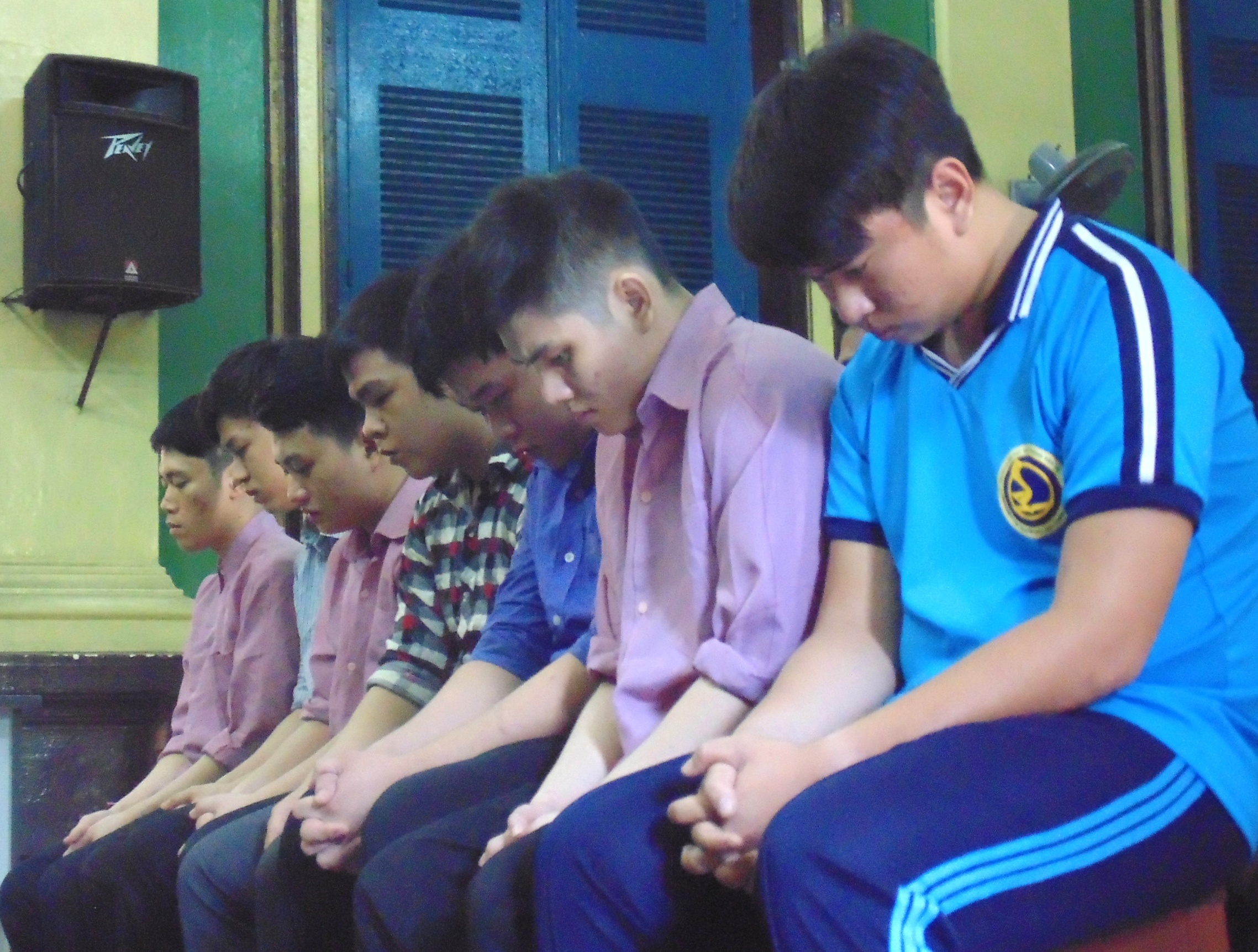 An mang tu viec net po luc sua xe hinh anh