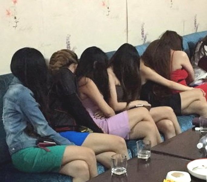 Dot kich nha hang karaoke, phat hien tiep vien dung ma tuy hinh anh