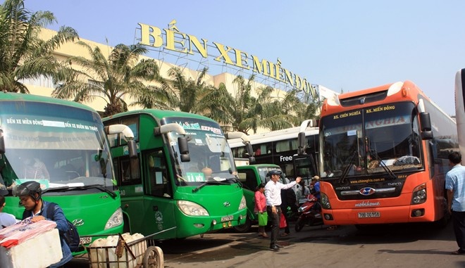 Bang xa hoi den bao ke tai Ben xe Mien Dong sap ra toa hinh anh