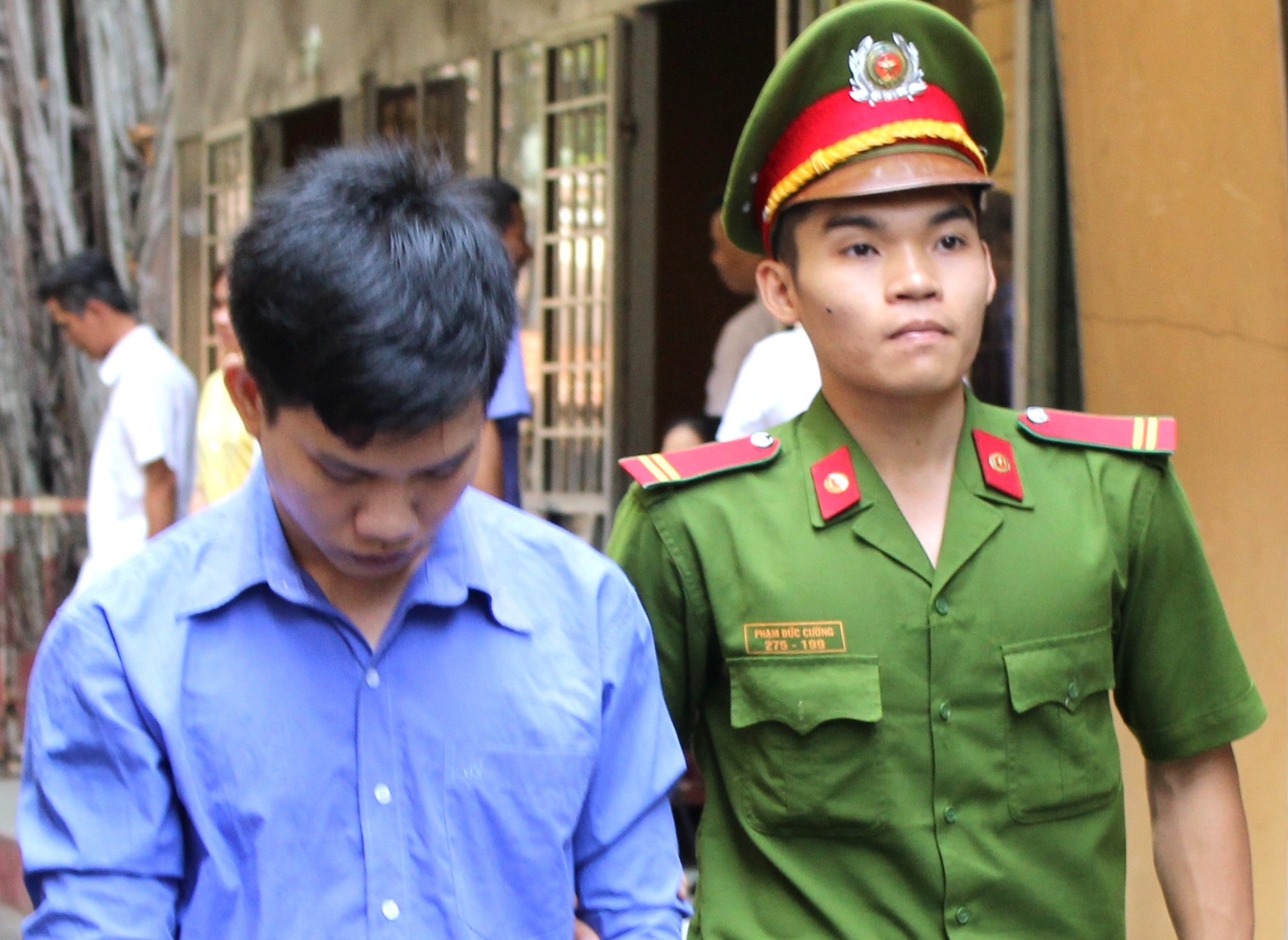 Che vot muoi thanh roi dien de di cuop oto hinh anh