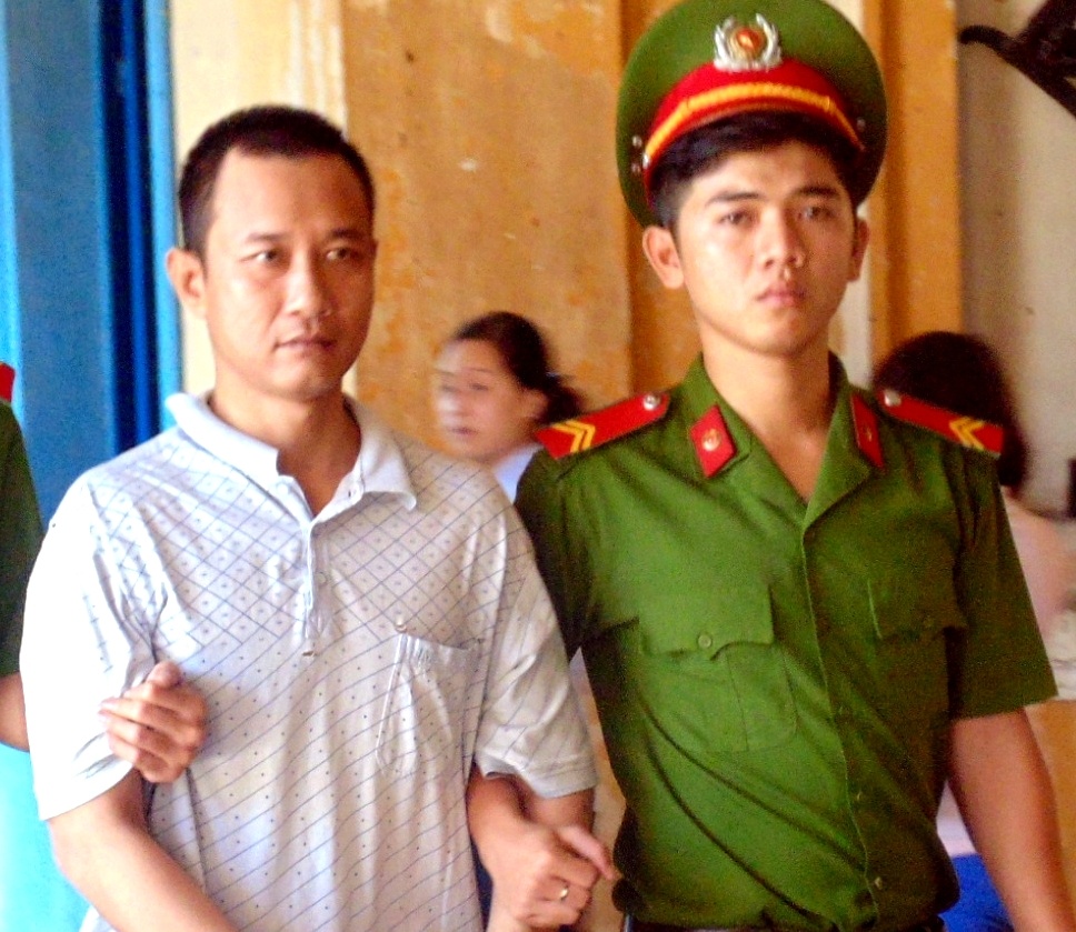 Nghi ngoai tinh, cam dao cat co vo ho hinh anh