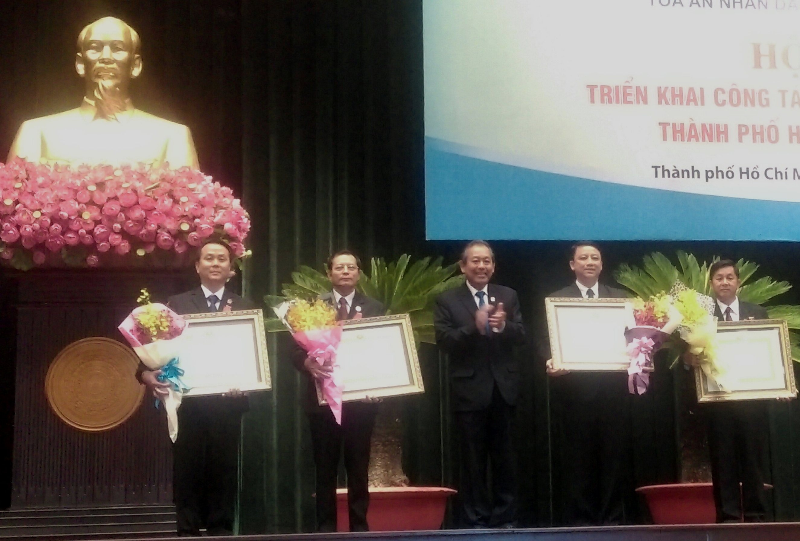 Nganh toa an TP HCM thu ly hon 57.000 vu an trong nam 2015 hinh anh