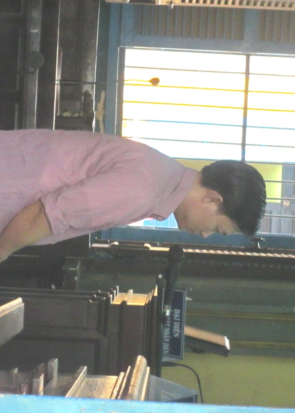 Phi dao trung vo sau tran cai nhau hinh anh