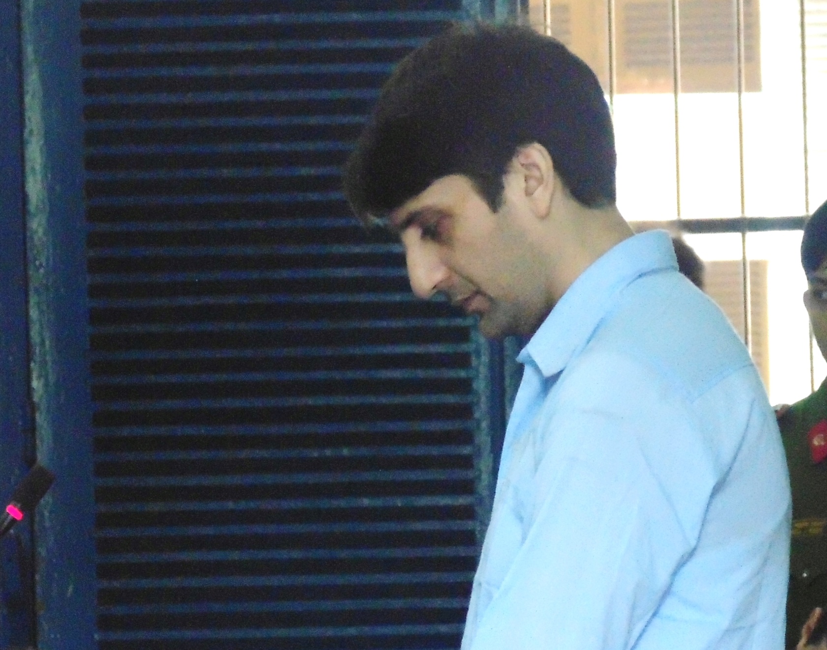 Chong ngoai quoc linh an vi pha hoai tai san cua vo hinh anh