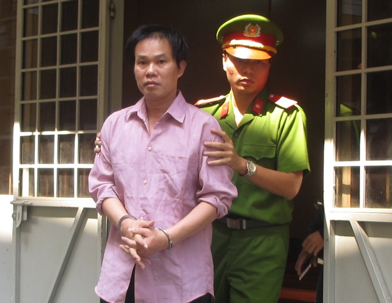 Mao danh chau trung tuong cong an, lua 660 trieu dong hinh anh