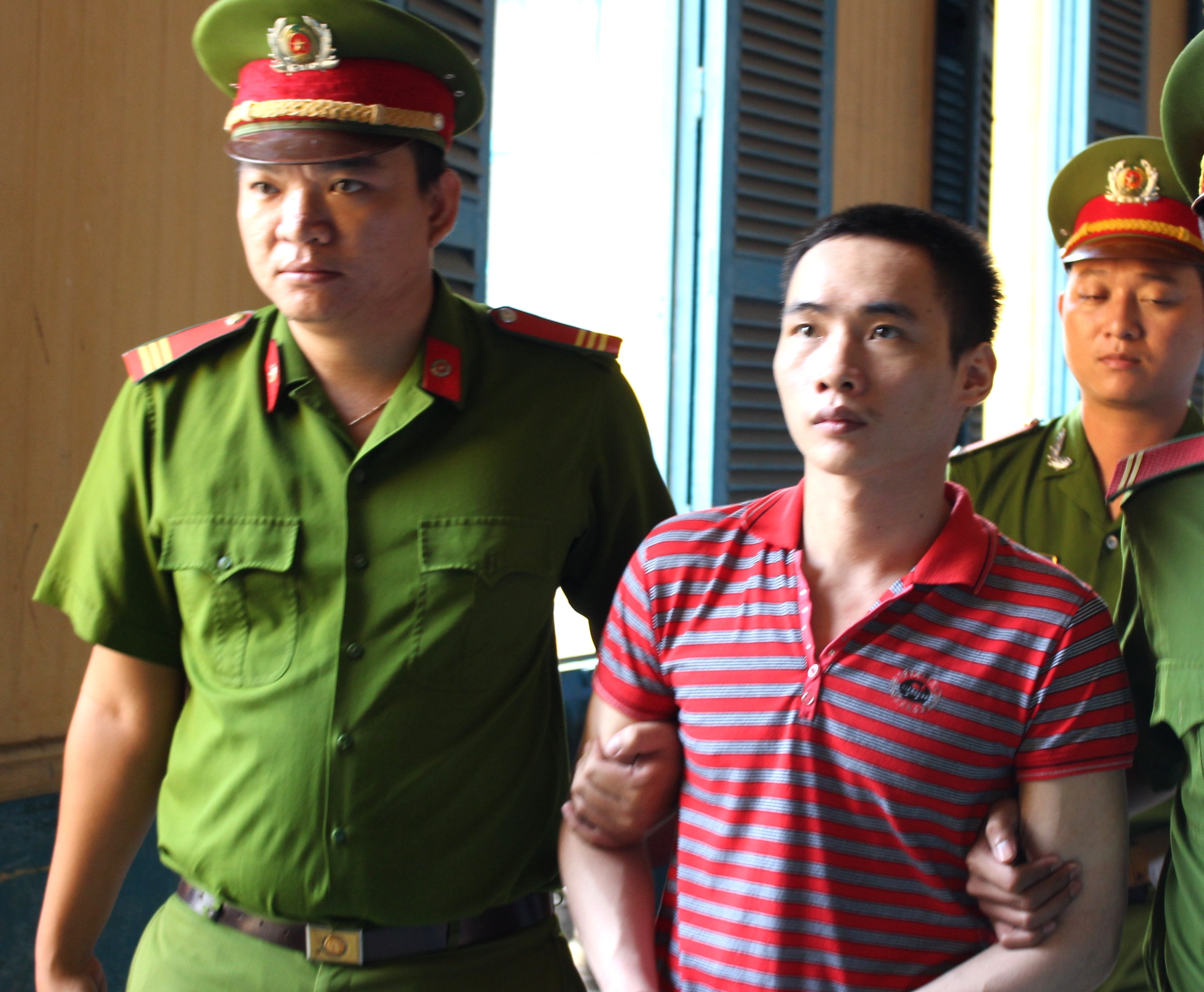 Thanh nien hiep roi giet nguoi phu nu trong rung cao su hinh anh