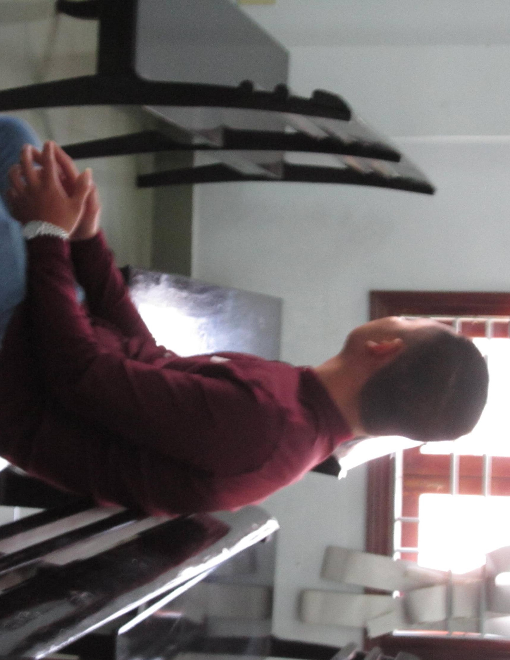 Ru be gai lam 'chuyen nguoi lon', bi ba ngoai bat qua tang hinh anh