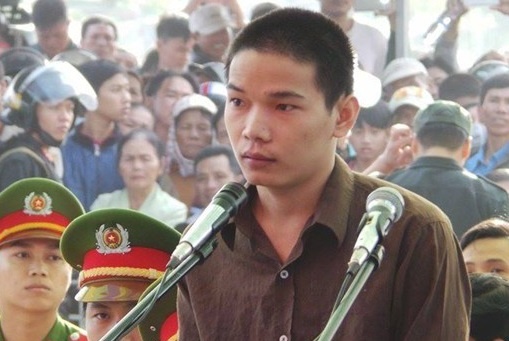 Nhieu nguoi ky ten xin giam an tu cho Vu Van Tien hinh anh