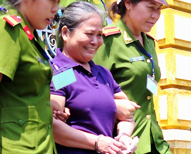 3 nguoi phu nu vao tu vi chong pha Nha nuoc hinh anh