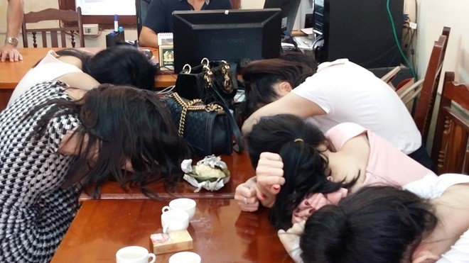 Xet xu duong day moi gioi ca si ban dam nghin do o Sai Gon hinh anh