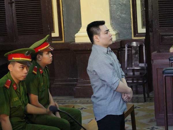 Cha giet me, con tre song trong thu han cua nguoi lon hinh anh